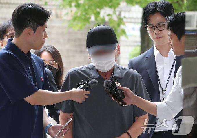 '시청역 역주행 참사' 가해 차량 운전자 차 모씨가 30일 오전 서울 서초구 서울중앙지방법원에서 열린 구속 전 피의자 심문(영장실질심사)에 출석하고 있다. 2024.7.30/뉴스1 ⓒ News1 임세영 기자