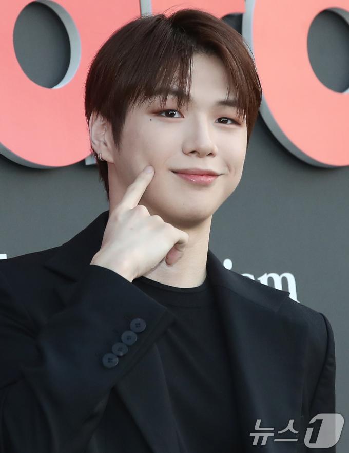 [사진] 강다니엘, 볼 콕 왕자님