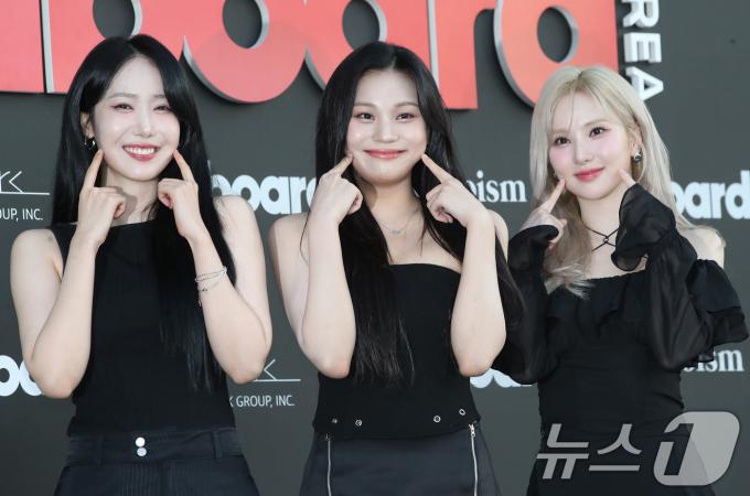 [사진] 비비지, 사랑둥이 볼콕 요정들