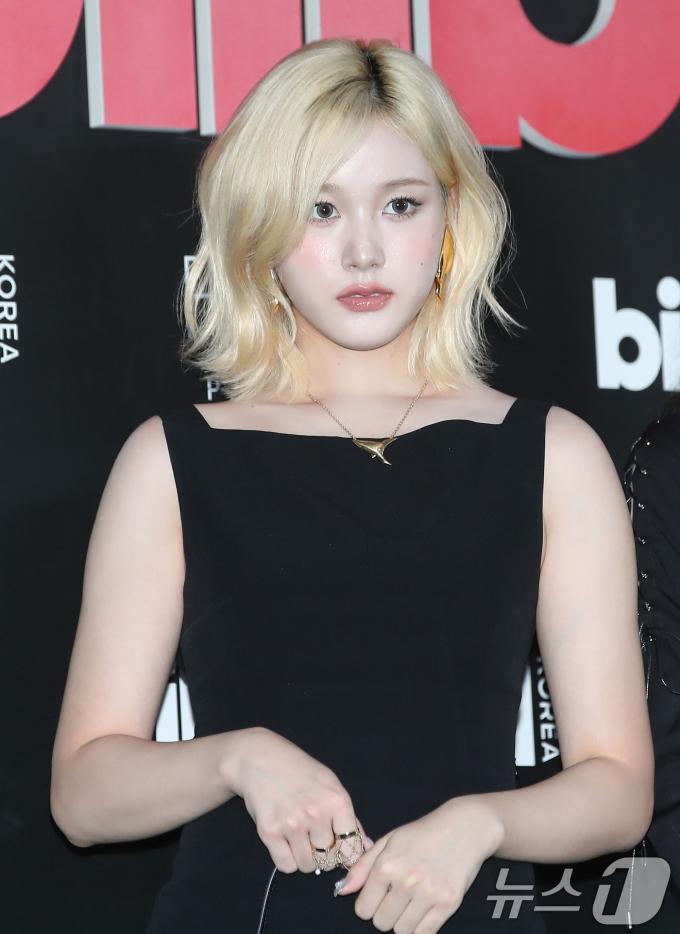 [사진] 스테이씨 재이, 금발 인형