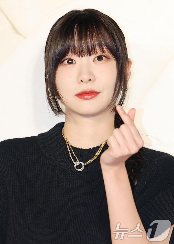 [사진] 김다미, 귀여운 손하트