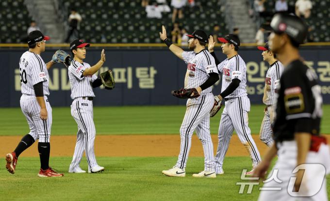 [사진] LG, KT 상대로 6대 1 승리