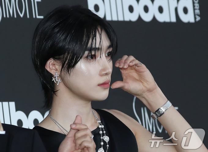 [사진] 더보이즈 뉴, 볼 하트 장인