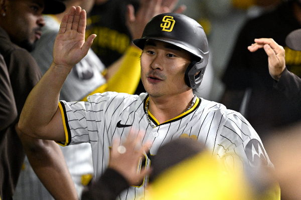 미국 스포츠 전문 매체 ESPN이 이번 시즌을 끝으로 자유계약선수(FA)가 되는 김하성이 시장에서 좋은 평가를 받을 것이라고 예측했다. 사진은 지난 6월11일 미국 캘리포니아주 샌디에이고 펫코 파크에서 열린 샌디에이고 파드리스와 오클랜드 에슬레틱스의 경기에 출전한 샌디에이고 소속 내야수 김하성. /사진=로이터 