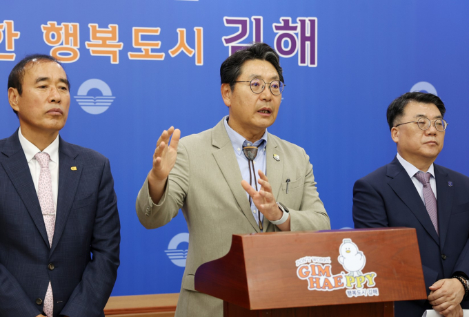 홍태용 김해시장이 인제대학교의 글로컬대학 관련 기자회견을 갖고 있다./사진=김해시