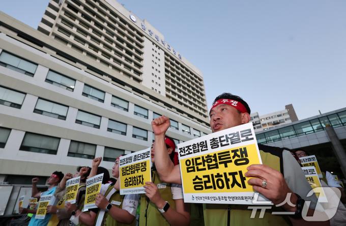 [사진] 총파업 앞두고 구호 외치는 한양대의료원지부