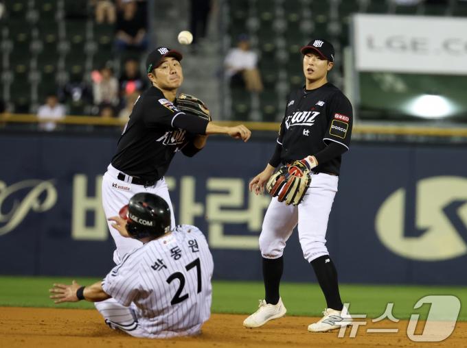[사진] 병살되는 LG
