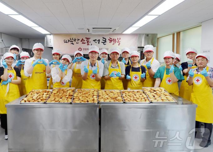 [사진] '사랑의 빵 나눔' 봉사활동 나선 헌재