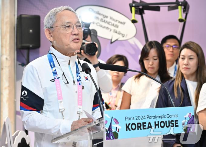 [사진] 기념사하는 유인촌 장관