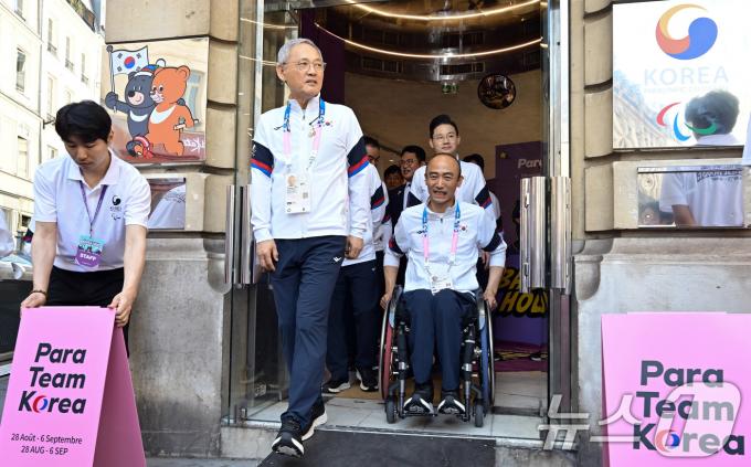 [사진] 파라 팀 코리아하우스 개관식 참석한 유인촌 장관·정진완 회장