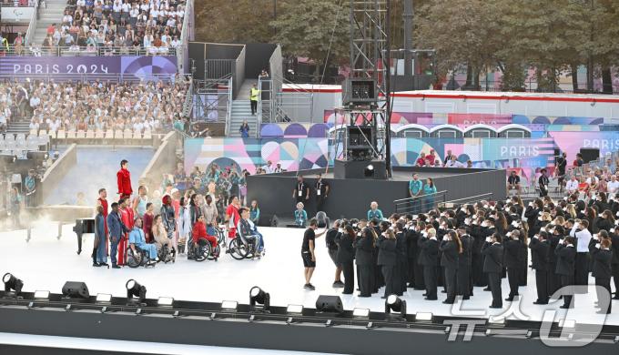 [사진] 2024 파리 패럴림픽 개막식 축하공연