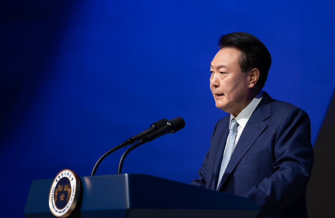 윤석열 대통령이 29일 국정브리핑 및 기자회견을 갖고 국민연금·의료·교육·노동 등 4대 개혁과 저출생 대응 등 '4+1 개혁' 구상을 밝힐 예정이다. 사진은 지난 27일 서울 중구 대한상공회의소에서 문화일보 주최로 진행된 문화미래리포트2024 축사에 나선 윤 대통령. /사진=뉴시스(대통령실 제공) 
