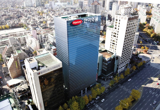한미약품이 전문경영인 중심의 독자 경영에 나선다. 사진은 한미약품 본사 전경. /사진=머니투데이 DB