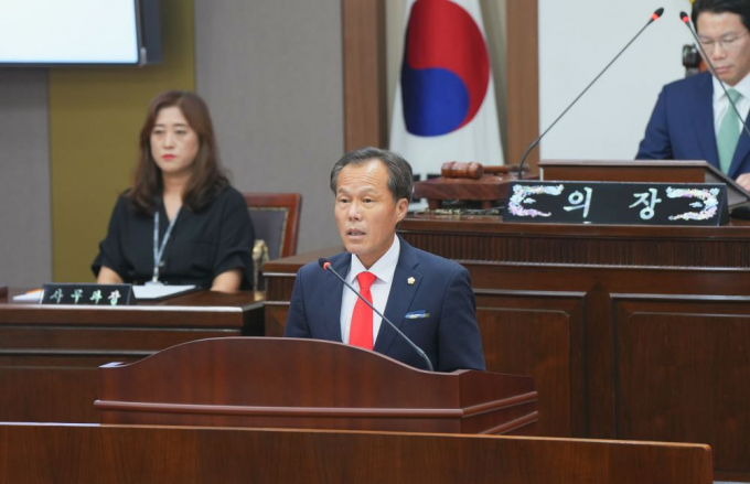 포천시의회 서과석 의원이 ‘산정호수 가족호텔’의 활용 방안에 대해 5분 자유발언하고 있다. / 사진제공=포천시의회