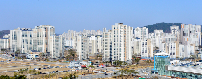 9월 지방 분양시장에 7743가구의 아파트가 공급된다. 사진은 지방의 한 아파트 밀집 지역. /사진=뉴시스 