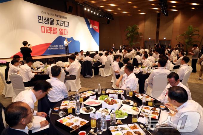 [사진] 만찬 인사말 하는 추경호 원내대표
