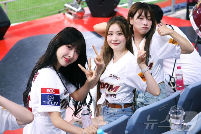 [사진] 미미로즈 연재·효리·지아, 야구장에 핀 꽃