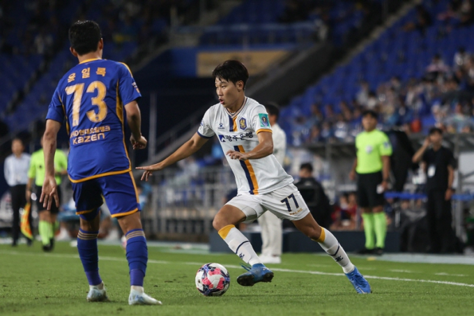 지난 8월28일 코리아컵 4강 2차전 울산 원정에서 광주FC 오후성이 드리블을 펼치고 있다./사진=광주FC
