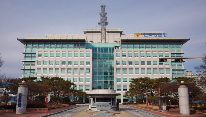 인사를 안 한다는 이유로 후배들을 집합시켜 둔기로 폭행한 고등학생들이 검찰에 넘겨졌다. 사진은 전북경찰청 전경. /사진=뉴시스