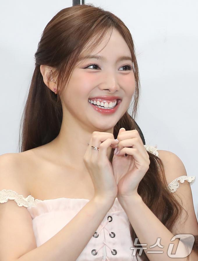 [사진] 트와이스 나연, 과즙미 팡팡 미소