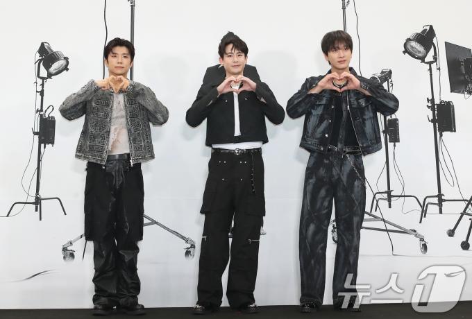 [사진] 2PM, 진영이 형 30주년 축하합니다