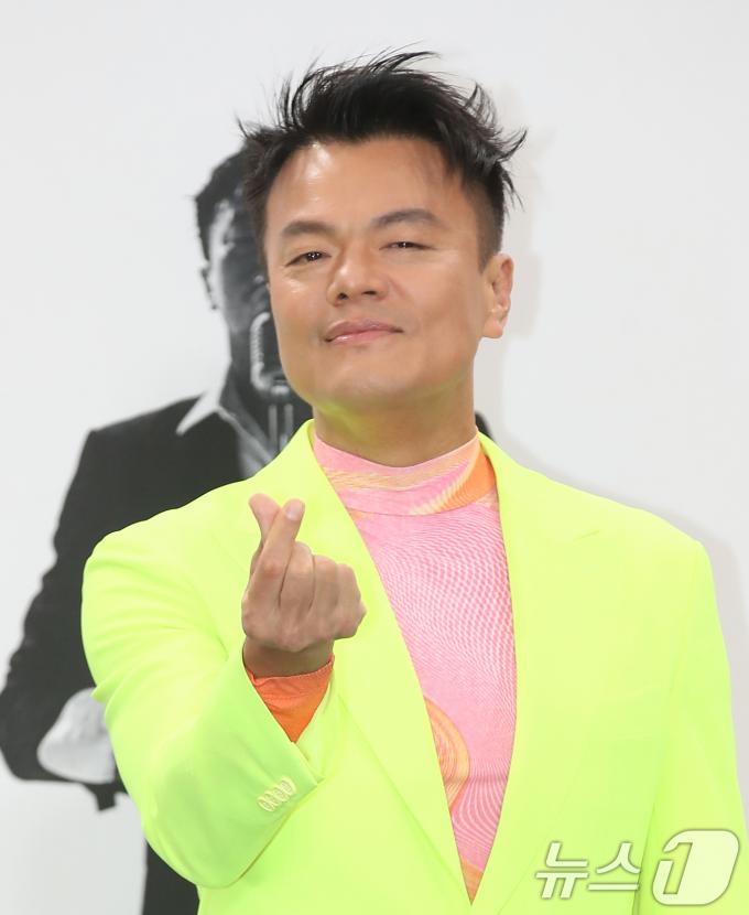 [사진] 박진영, 하트