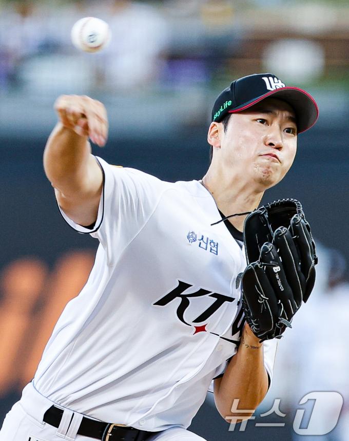 [사진] kt 엄상백 '최선을 다한다'