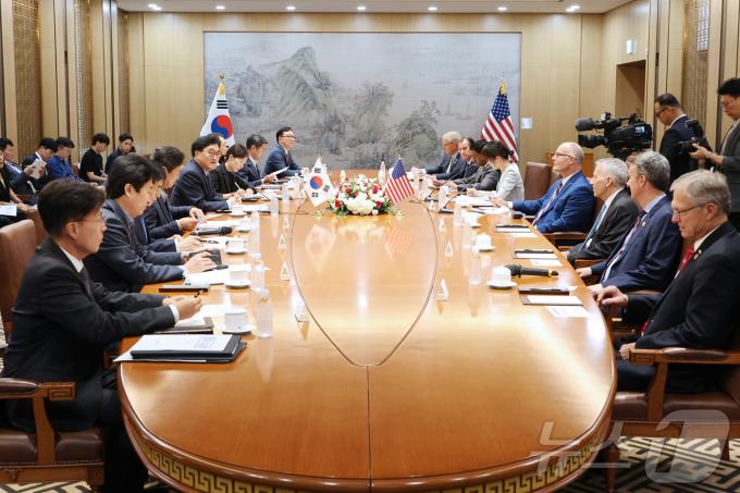 [사진] 우원식 의장, 존 물레나르 미중전략경쟁특위 위원장 접견