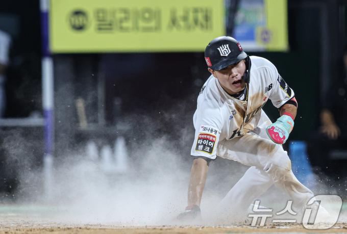 [사진] 홈 쇄도하는 kt 심우준