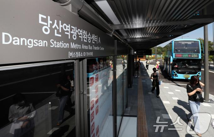 [사진] '운영 시작한 당산역 광역환승센터'