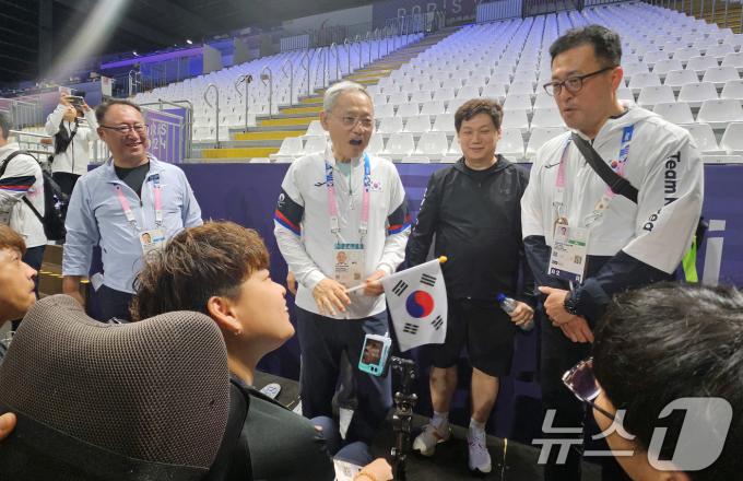 [사진] 유인촌 문체부 장관, 패럴림픽 보치아 선수단 격려