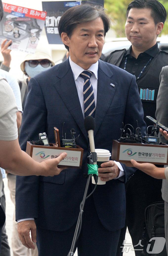 [사진] 전주지검 출석하는 조국