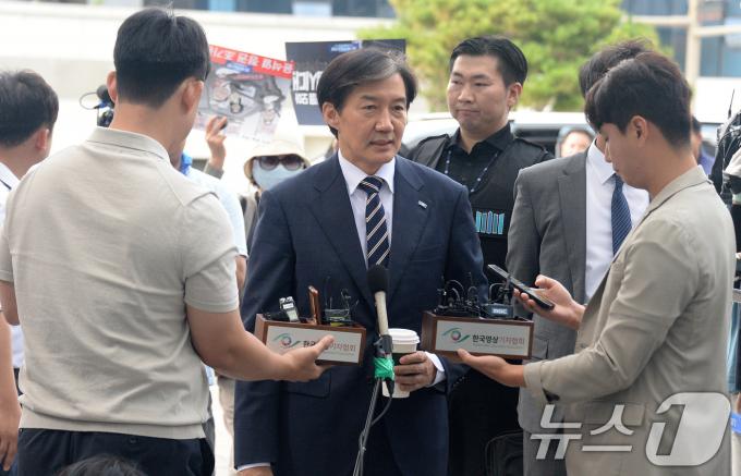[사진] 조국 대표, 전주지검 참고인 신분으로 출석