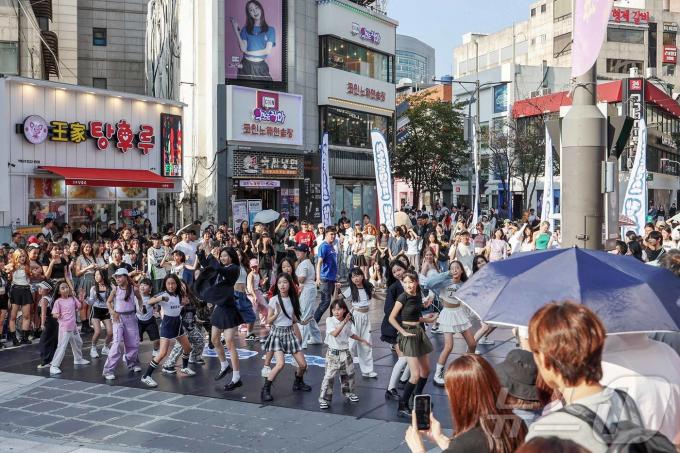 [사진] '신촌 랩소디, 랜덤플레이 댄스를'