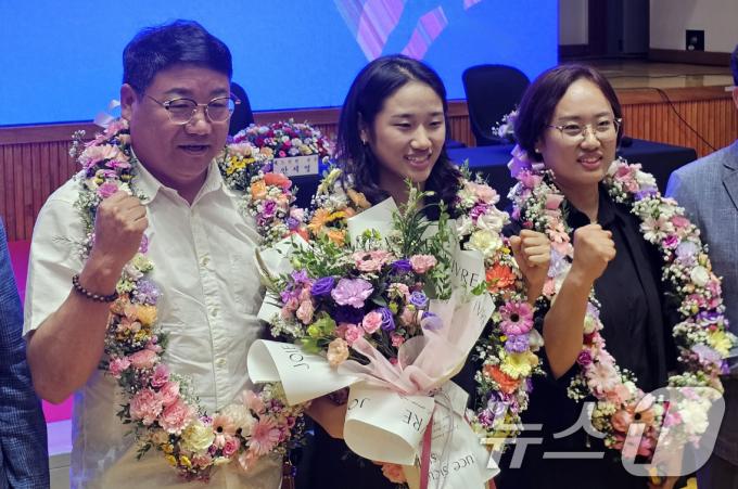 [사진] 안세영, 가족과 함께 고향 나주 방문
