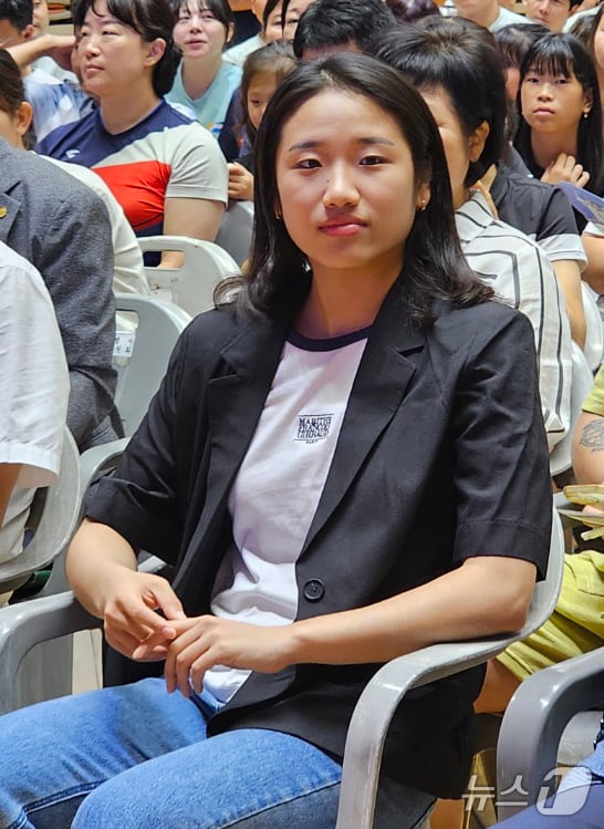 [사진] 고향 방문한 배드민턴 안세영