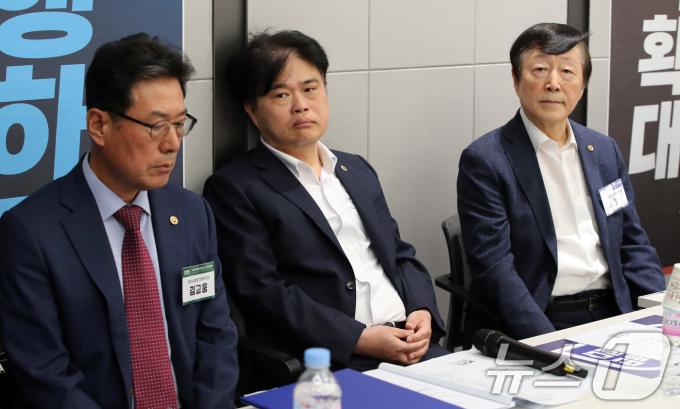 [사진] 임시대의원총회 참석한 임현택 회장