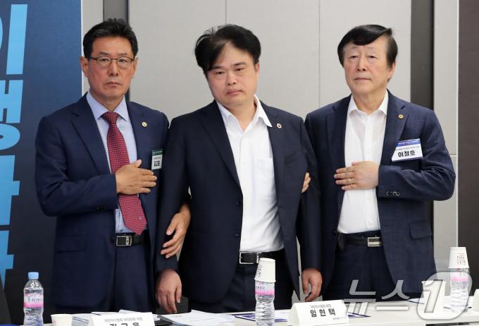 [사진] 임시대의원총회 참석한 임현택 의사협회 회장