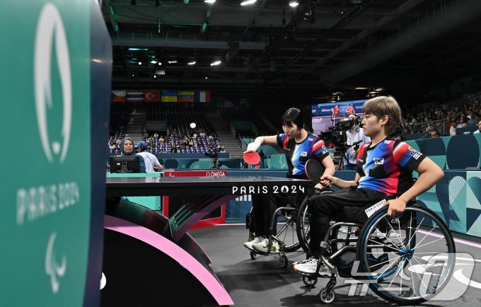 [사진] 탁구 복식 결승 경기 펼치는 서수연-윤지유