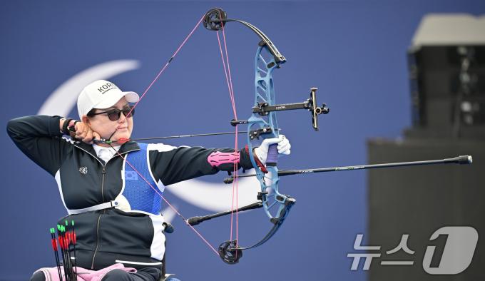 [사진] 조준하는 김옥금