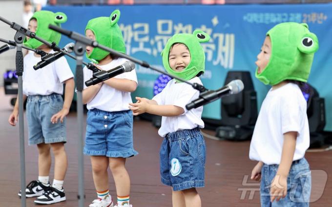 [사진] '방긋 웃으며 부르는 동요'