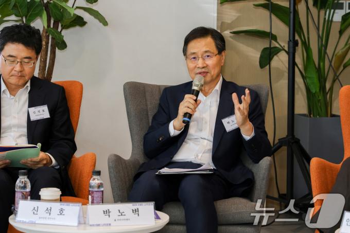 [사진] KWO 나지포럼, 토론하는 박노벽 전 주러시아대사