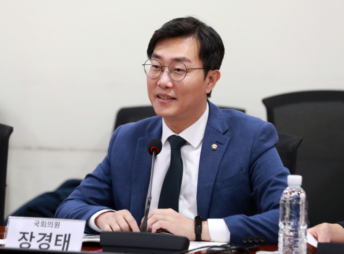 장경태 더불어민주당 의원이 전두환·노태우 일가 은닉자산을 몰수할 수 있도록 '범죄수익은닉의 규제 및 처벌 등에 관한 법률 일부개정법률안'을 2일 발의하기로 했다. / 사진=뉴시스 이영환 기자  /사진=이영환