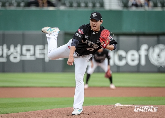 롯데 자이언츠 우완 나균안 (롯데 자이언츠 제공)