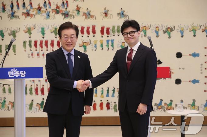 [사진] 11년 만에 회담 갖는 여야 대표