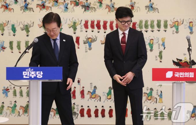 [사진] 한동훈·이재명 '회담장으로'