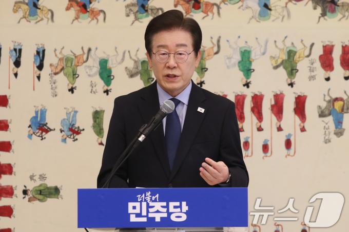 [사진] 모두발언하는 이재명 대표