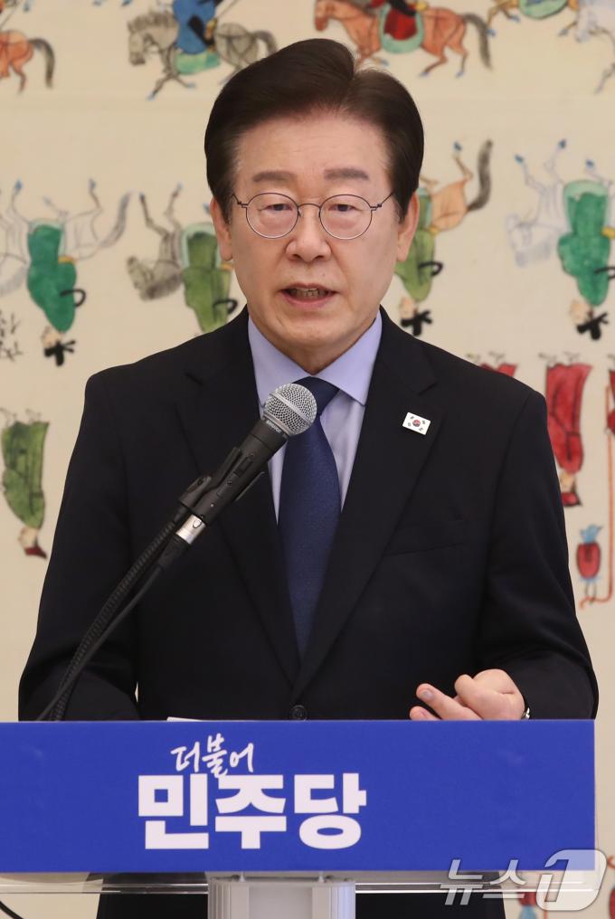 [사진] 모두발언하는 이재명 대표