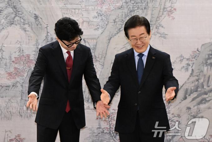 [사진] 첫 회담 한동훈·이재명 '양보?'