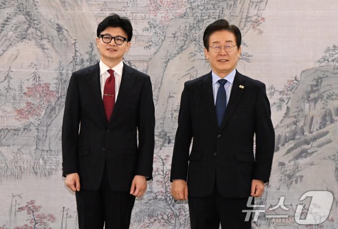 [사진] 나란히 선 여야 대표 '첫 회담'